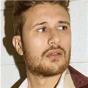 Appassionato di latino con precedente esperienza di insegnamento privato impartisce lezioni a studenti di ogni età